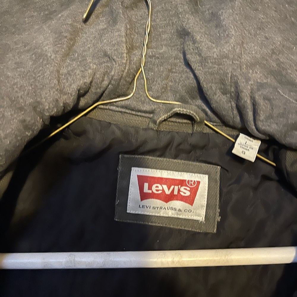 Levi’s Mens Large Trucker Field Jacket with built in hood. Gray/army green